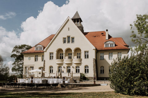 Hochzeitsfotograf Berlin: Hochzeitslocation im Sonnenlicht