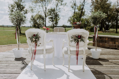 Hochzeitsfotograf Berlin: Hochzeitsaltar draußen
