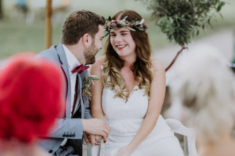 Hochzeitsfotograf Berlin: Verliebtes Gespräch eines Ehepaares