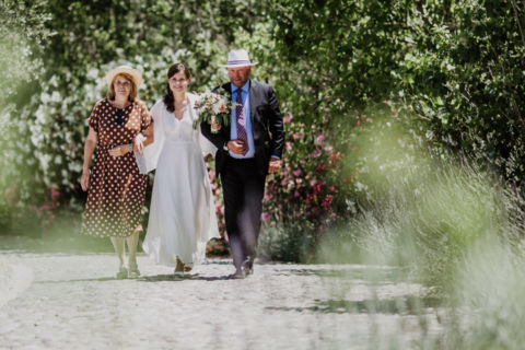 Hochzeitsfoto von Vater, Mutter und Braut
