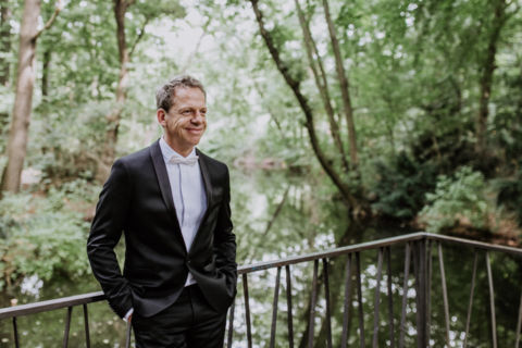 Fotoaufnahme des Ehemanns am Teich