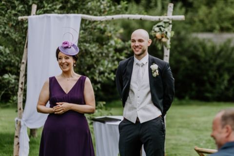 Hochzeitsfotografie Berlin: Bräutigam am Altar