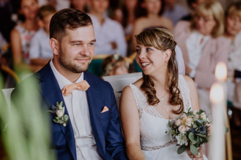 Brautpaar am Traualtar Fotoaufnahme