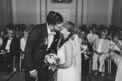 Hochzeitsfotografie: Ja-Wort und Kuss