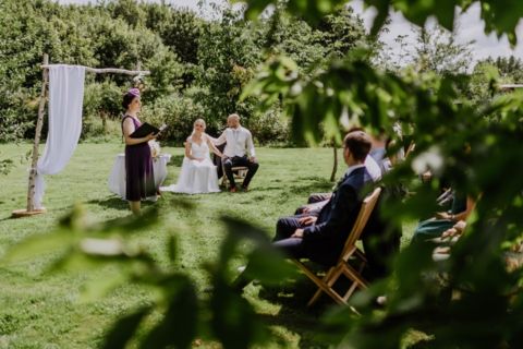 Hochzeitsfotografie Berlin: Trauung im Freien