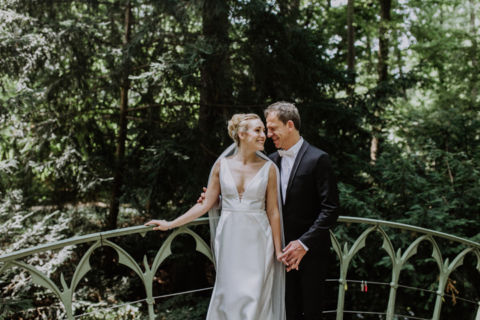 Fotoaufnahme Brautpaar auf Brücke