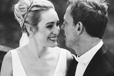 Kuss des Brautpaares - Hochzeitsfotografie