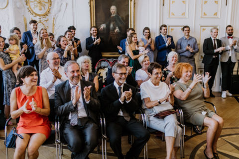 Hochzeitsfotografie Berlin: Jubelnde Hochzeitsgäste