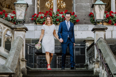Ehepaar auf der Treppe - Hochzeitsfotografie Berlin