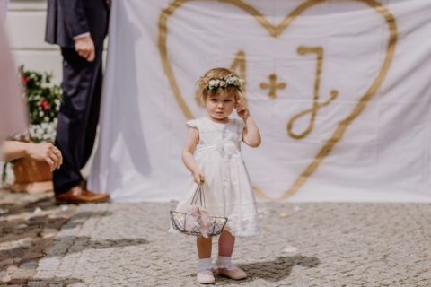 Blumenkind während der Hochzeit - Fotografie