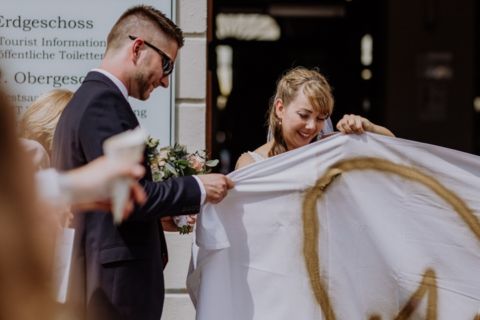 Foto: Herz ausschneiden Hochzeitsbrauch