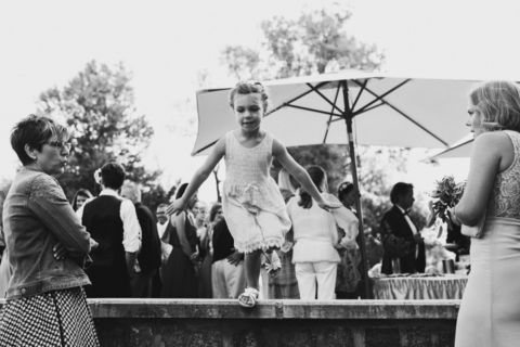 Hüpfendes Mädchen - Hochzeitsfotograf Berlin: