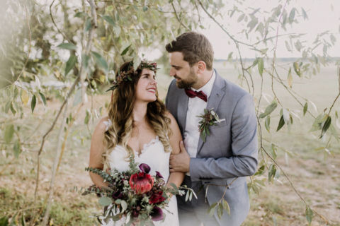 Hochzeitsfotograf Berlin: Hochzeitsfoto unter Baumast