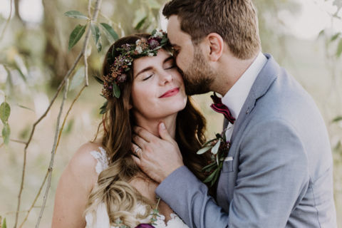 Kuss des Hochzeitspaars - Hochzeitsfotograf Berlin
