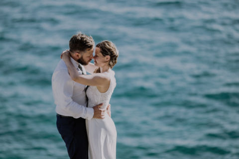 Fotografie eins Hochzeitskusses am Meer