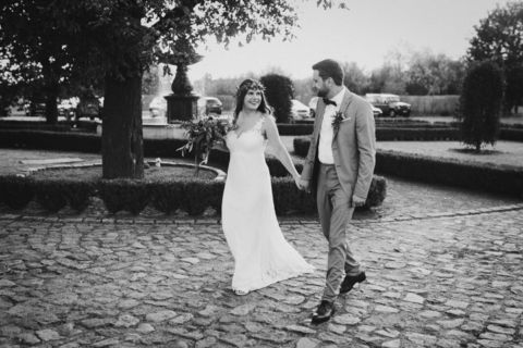 Ehepaar während des romantischen Spaziergangs - Hochzeitsfotograf Berlin