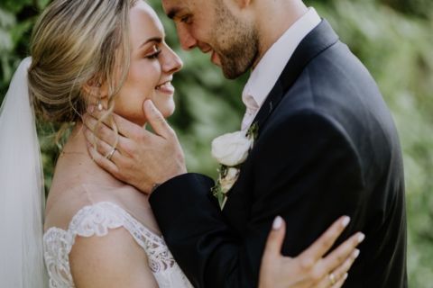 Hochzeitsfotografie Berlin: Enge Bindung des Hochzeitspaars