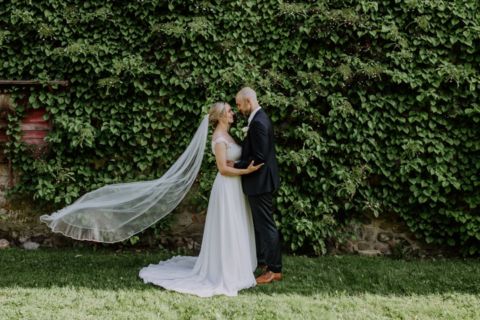 Hochzeitsfotografie Berlin: Schleier fliegt