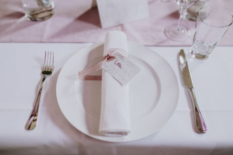 Hochzeitsfotografie Berlin: Altrosa Hochzeitsgedeck