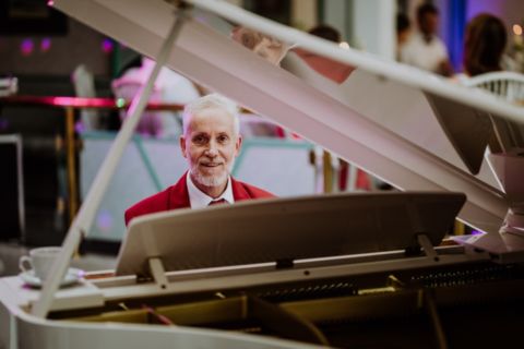 Pianist während der Feier - Hochzeitsfotografie