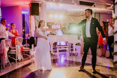 Fotografie von Hochzeitstanz des Brautpaares