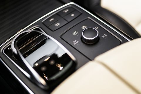 Auto-Detailfotografie: Mittelkonsole im Fahrzeug