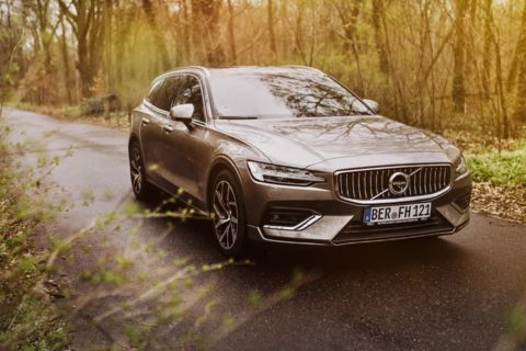 Lukas Schramm Fotografie - Eventfotograf - Berlin Volvo V60 Fotografie im Wald
