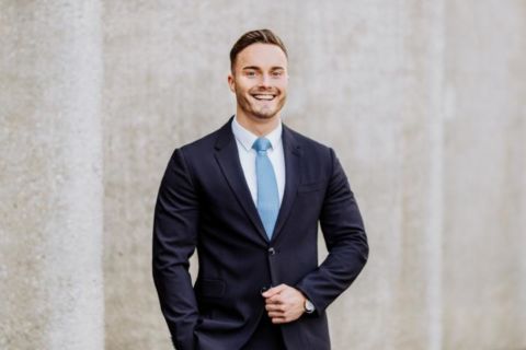 Portrait Business - lächelnder Geschäftsmann