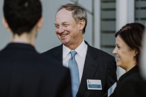 Lukas Schramm Fotografie - Eventfotograf - Berlin Foto eines Herren während eines Firmenevents