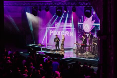 Lukas Schramm Fotografie - Eventfotograf - Berlin Fotografie der Bühne und Redner während einer Veranstaltung