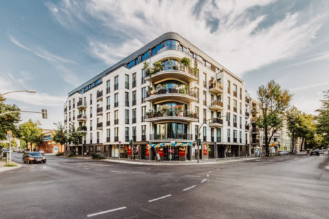 Mehrfamilienhaus als Eckgebäude in der Immobilienfotografie