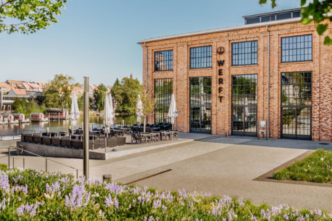 Gewerbeimmobilie mit Terrasse am Wasser - Immobilienaufnahmen