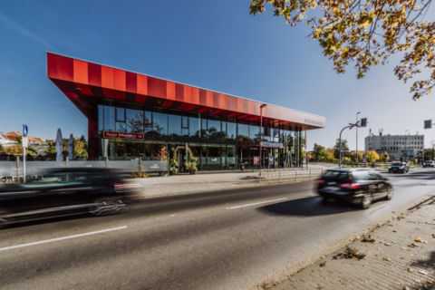 Fotografie eines modernen Rathauses in Neuenhagen bei Berlin