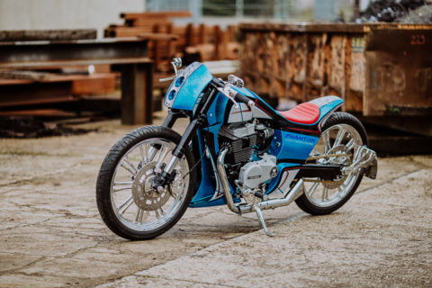 Seitenansicht auf blaues Motorrad - Fotos