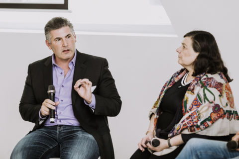 Lukas Schramm Fotografie - Eventfotograf - Berlin Eventfotografie einer offenen Debate mit zwei Personen