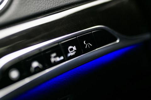 Warnanzeige im Auto - KFZ Detailaufnahme