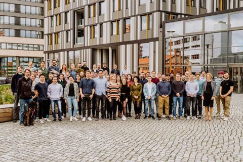 Mitarbeiter Foto - Gruppenbild Außenaufnahme