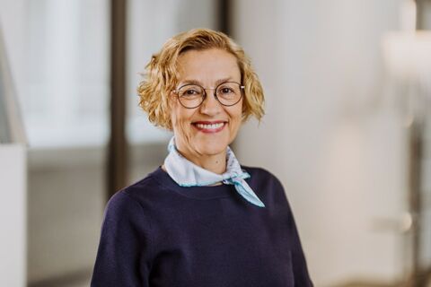 Lukas Schramm Mitarbeiter Portraits - Foto Mitarbeiterin